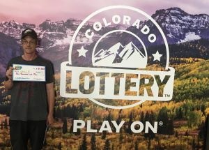 ¡Steven R. de Colorado Springs ganó $1,000 con su billete raspadito Crossword Mania de $250,000!