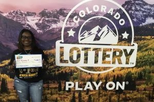 ¡Kimberly P. de Colorado Springs ganó $2,000 con su boleto de $250,000 de Crossword Mania Scratch!