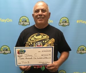 ¡Johnny C. de Lakewood ganó $7,500 con sus boletos Pick 3!