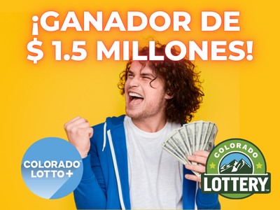 ¡Ganador del premio mayor de $1,5 millones! Un joven sostiene un abanico de dinero en efectivo en la mano y grita emocionado al aire