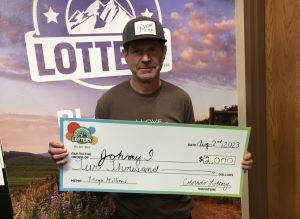 ¡Johnny I. de Carbondale ganó $2,000 con su boleto de Mega Millions!