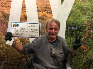 ¡Dale L. de Denver ganó $1,000 con su boleto raspadito Casinon Ca$h Poker!