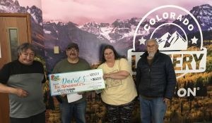 ¡David S. de Del Norte ganó $10,000 en su boleto Crossword Scratch de $500,000!