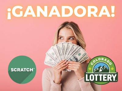 Mujer sosteniendo dinero en efectivo. Texto: ¡Ganador! Logotipos de Scratch y Lotería de Colorado
